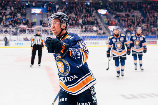 Växjös Dylan McLaughlin jublar