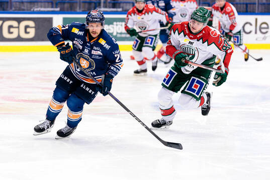 Växjös Brian Cooper och Frölundas Filip Cederqvist