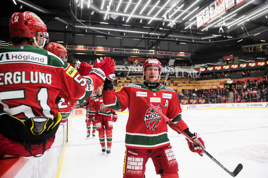 Modos Jesper Olofsson jublar