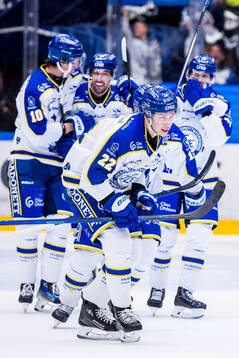 Leksands Lukas Vejdemo jublar