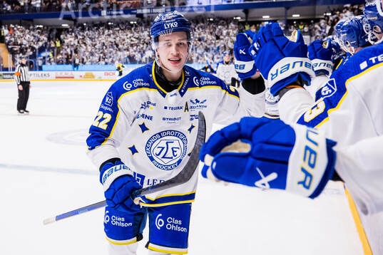 Leksands Lukas Vejdemo jublar