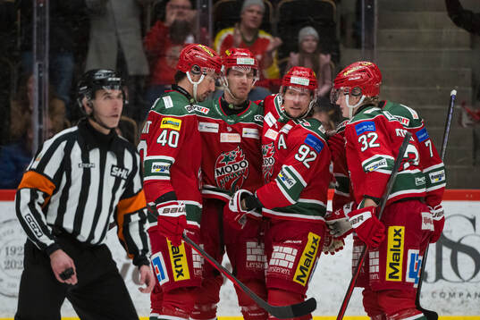 Modos Jesper Olofsson jublar