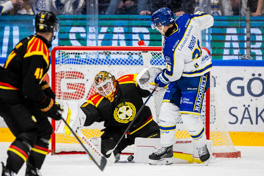 Brynäs målvakt Erik Källgren och Leksands Patrik Norén