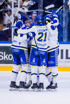 Leksands Lukas Vejdemo jublar