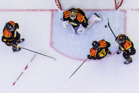Brynäs målvakt Erik Källgren och Charles-Édouard