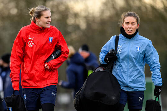 Målvakt Julia Cavander och Matilda Eriksson Kristell