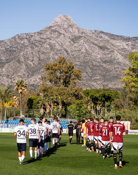 The players enter the pitch