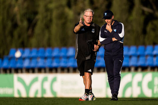 Head coach Lars Friis of Sparta Prag and Head coach Henrik