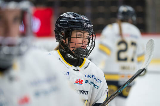 HV71s Alva Solberg deppar