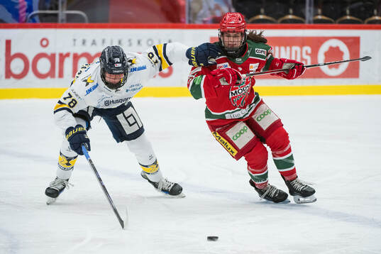 HV71s Elin Svensson och Modos Alexie Guay