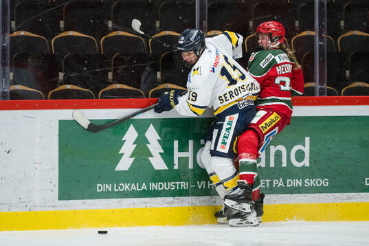 HV71s Klara Seroiszkova och Modos Ebba Hedqvist