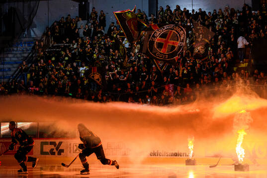 Brynäs spelare gör entré