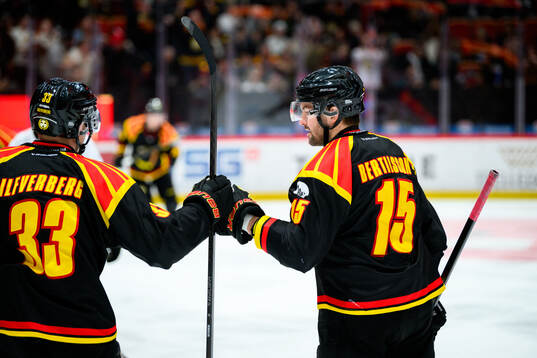 Brynäs Simon Bertilsson jublar