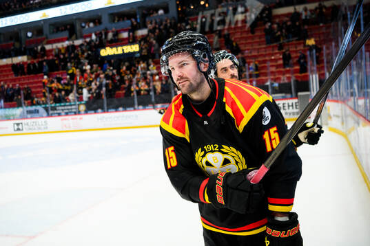 Brynäs Simon Bertilsson jublar