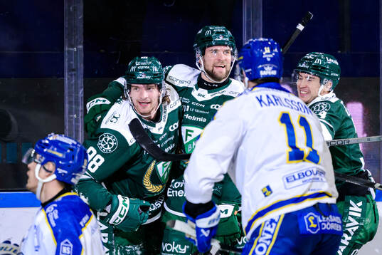 Färjestads Marian Studenic jublar med Henrik Björklund