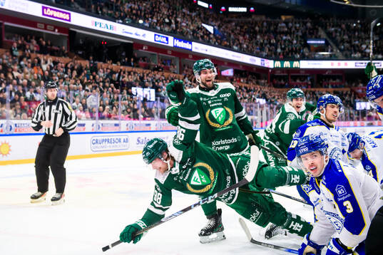 Färjestads Marian Studenic och Henrik Björklund jublar