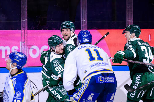 Färjestads Marian Studenic och Henrik Björklund jublar