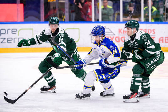 Leksands Oskar Lang mot Färjestads Magnus Nygren och