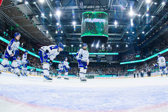 Leksands Alexander Lundqvist deppar med lagkamrater