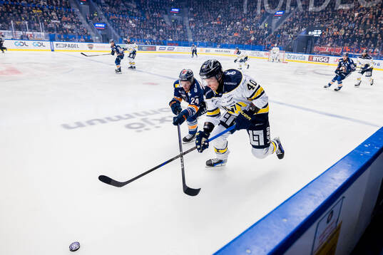 Växjös Karl Henriksson och HV71s Oskar Stål-Lyrenäs