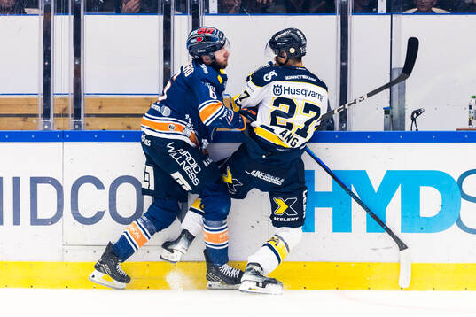 Växjös Petter Granberg och HV71s Jonathan Ang