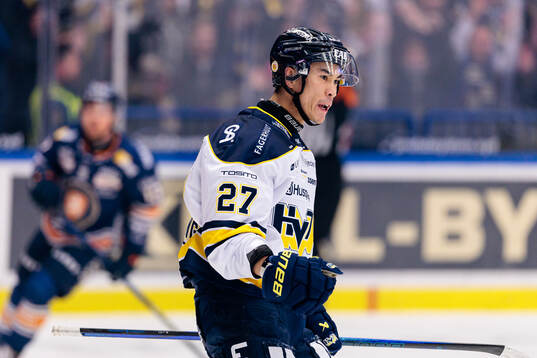 HV71s Jonathan Ang jublar