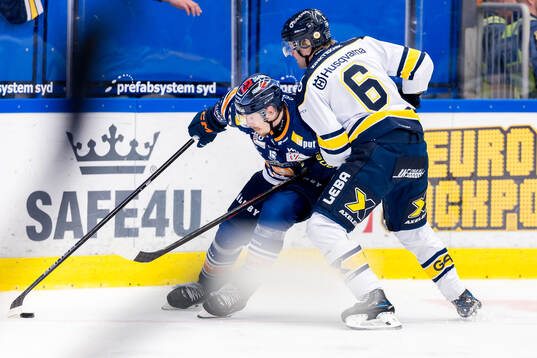 Växjös Emil Larsson och HV71s Hampus Karlsson