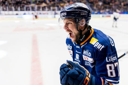 Växjös Robert Rosén jublar