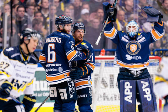 Växjös Petter Granberg och Brian Cooper jublar