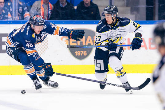 Växjös Dennis Rasmussen och HV71s Jonathan Ang