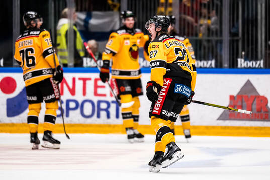 Luleås Oskari Laaksonen jublar