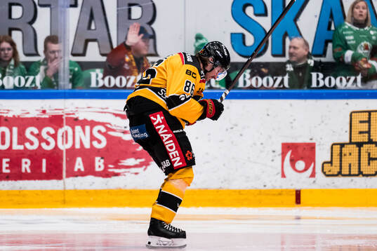 Luleås Mathias Bromé jublar