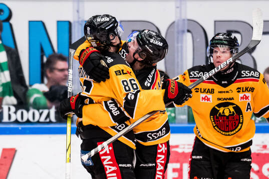 Luleås Mathias Bromé och Oskari Laaksonen jublar