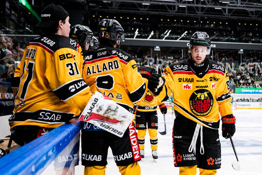 Luleås Mathias Bromé jublar