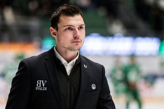 Rögles assisterande tränare Max Bohlin deppar