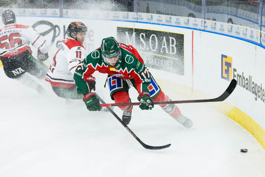 Örebros Kalle Kossila och Frölundas Isac Born