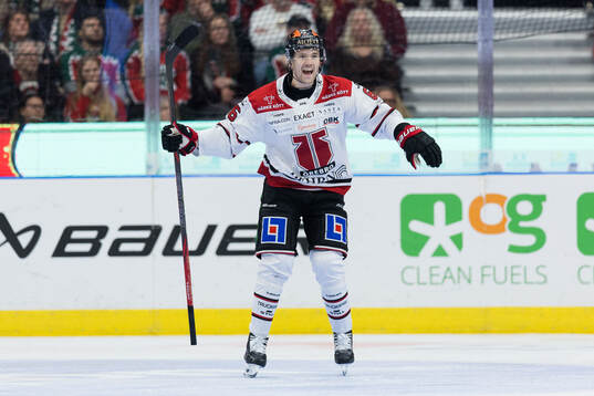 Örebros Filip Berglund jublar