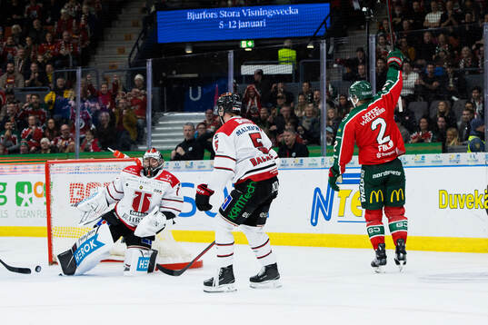 Örebros målvakt Jhonas Enroth deppar och Frölundas