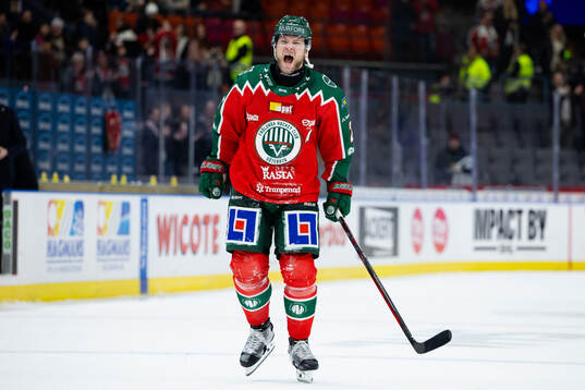 Frölundas Christian Folin jublar