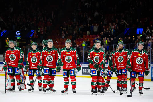 Frölundas spelare tackar publiken
