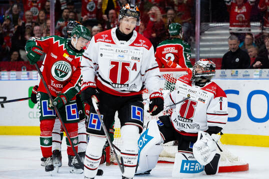 Örebros målvakt Jhonas Enroth deppar