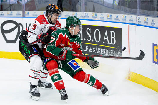 Örebros David Quenneville och Frölundas Isac Born