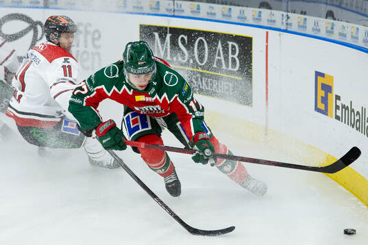 Örebros Kalle Kossila och Frölundas Isac Born
