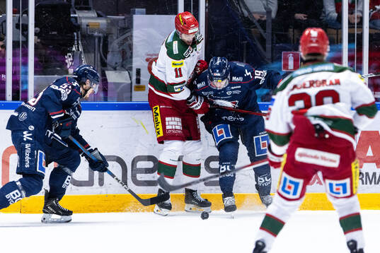 Modos Alexander True mot Linköpings Adam Hofbauer och
