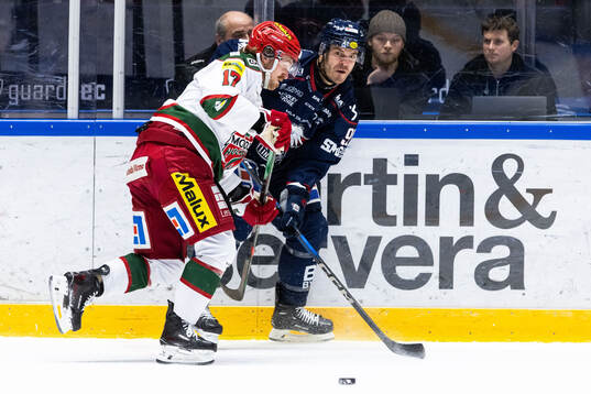 Modos Riley Woods  och Linköpings Lance Bouma
