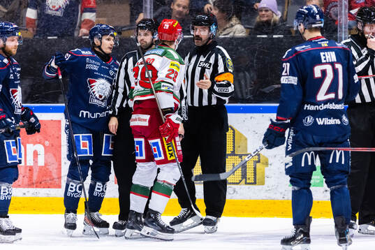 Linköpings Markus Ljungh och Modos Mikkel Aagaard i samtal