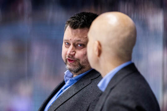 Modos tränare Mattias Karlin