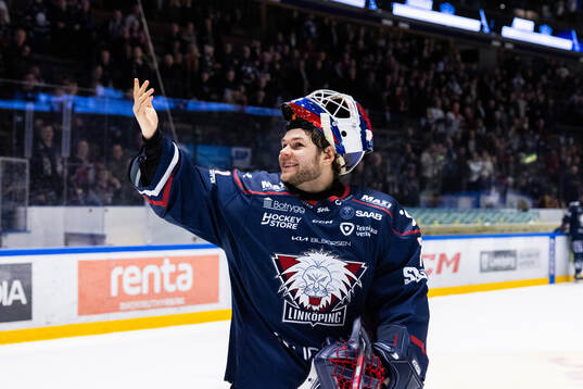 Linköpings målvakt Jesper Myrenberg jublar