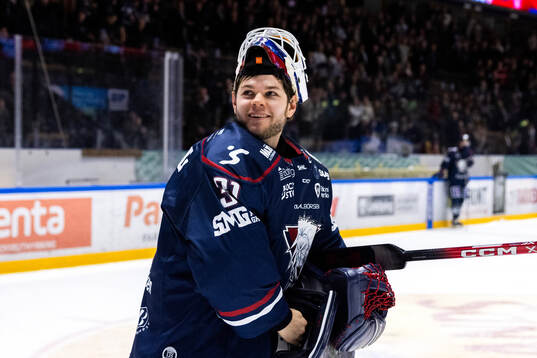 Linköpings målvakt Jesper Myrenberg jublar