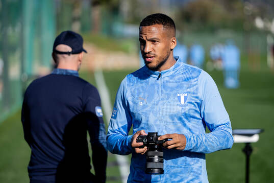 Martin Olsson med en kamera